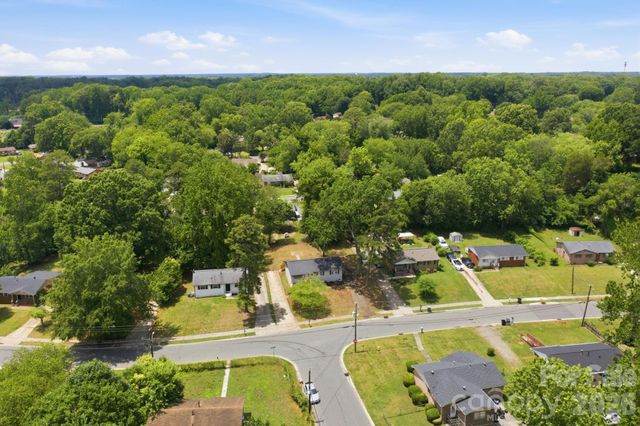 9401 Feldbank Drive, Charlotte, NC 28216