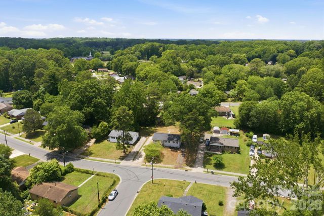 9401 Feldbank Drive, Charlotte, NC 28216