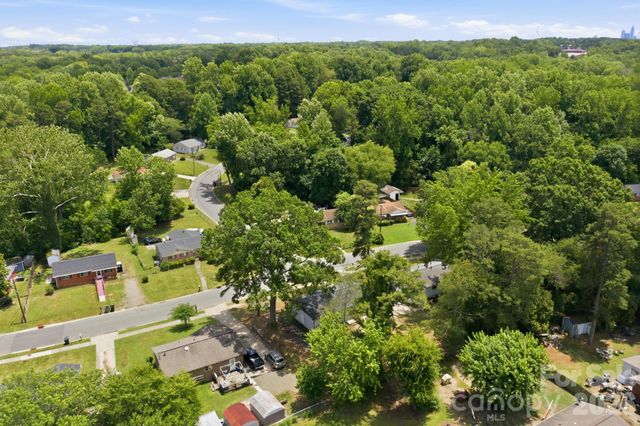 9401 Feldbank Drive, Charlotte, NC 28216