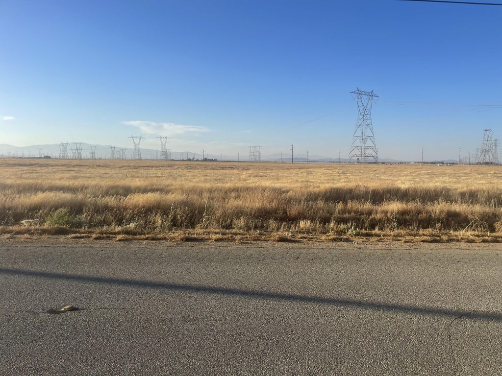 Ave J Vic 100 Stw, Del Sur, CA 93536