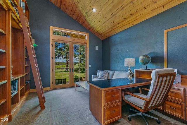 55383 Huntington Road, Bend, OR 97707