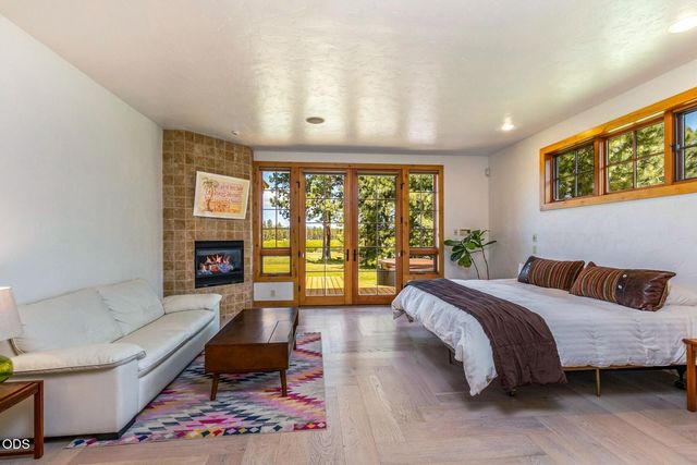 55383 Huntington Road, Bend, OR 97707
