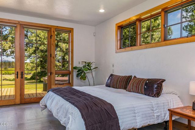 55383 Huntington Road, Bend, OR 97707