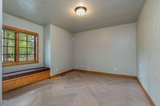 55383 Huntington Road, Bend, OR 97707