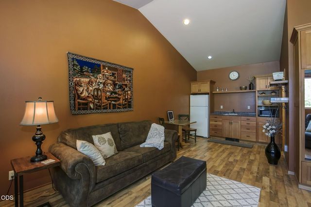 55383 Huntington Road, Bend, OR 97707