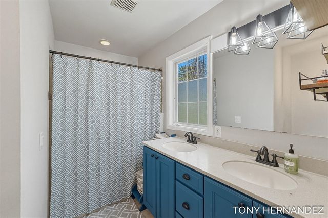 102 Sagamore Trail, Lowell, MI 49331