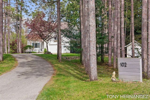 102 Sagamore Trail, Lowell, MI 49331