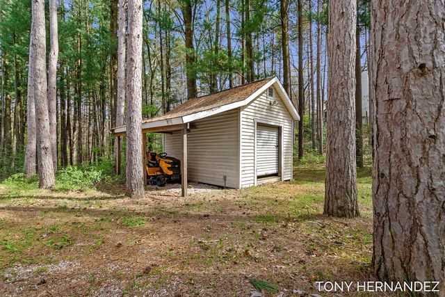 102 Sagamore Trail, Lowell, MI 49331
