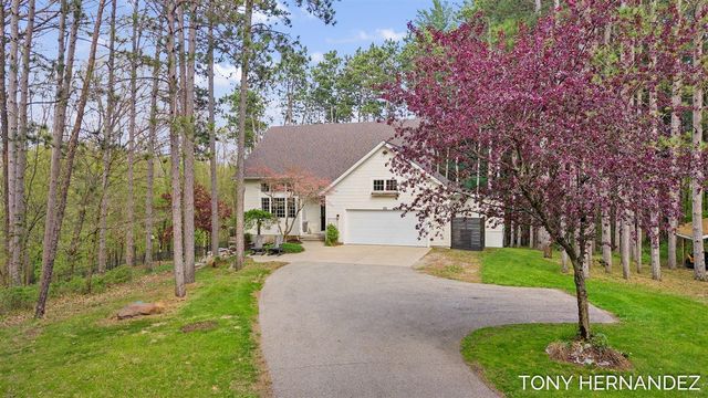 102 Sagamore Trail, Lowell, MI 49331