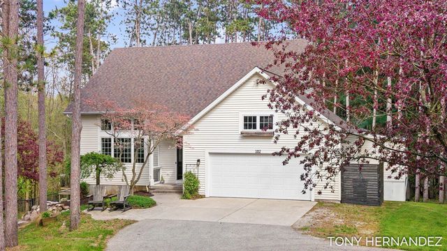 102 Sagamore Trail, Lowell, MI 49331