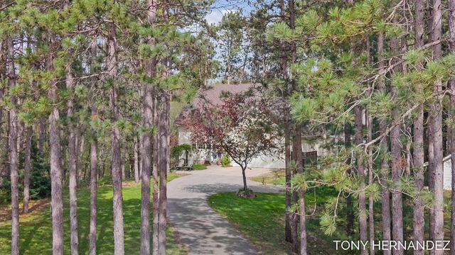 102 Sagamore Trail, Lowell, MI 49331