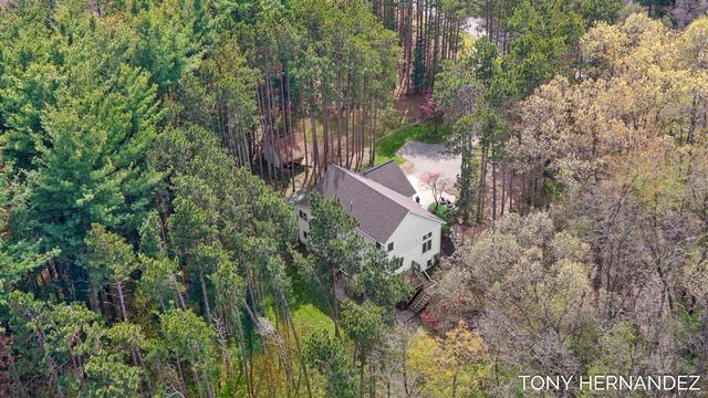 102 Sagamore Trail, Lowell, MI 49331