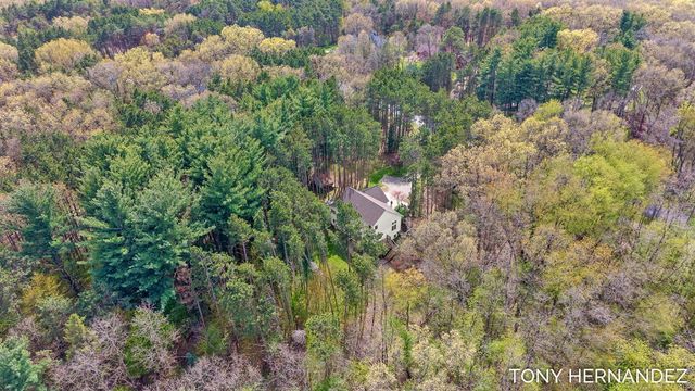 102 Sagamore Trail, Lowell, MI 49331