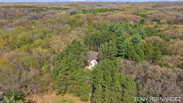 102 Sagamore Trail, Lowell, MI 49331