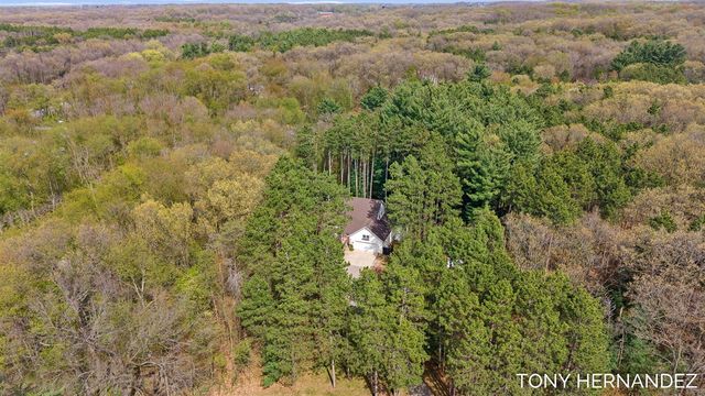 102 Sagamore Trail, Lowell, MI 49331