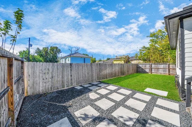 9720 Garcroft Street, Houston, TX 77029