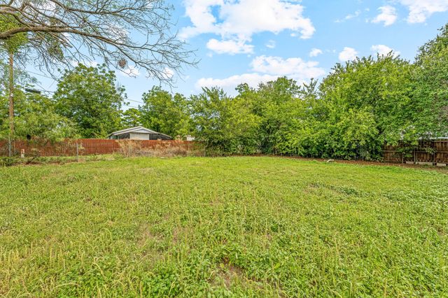 301 Gleese Street, Graham, TX 76450