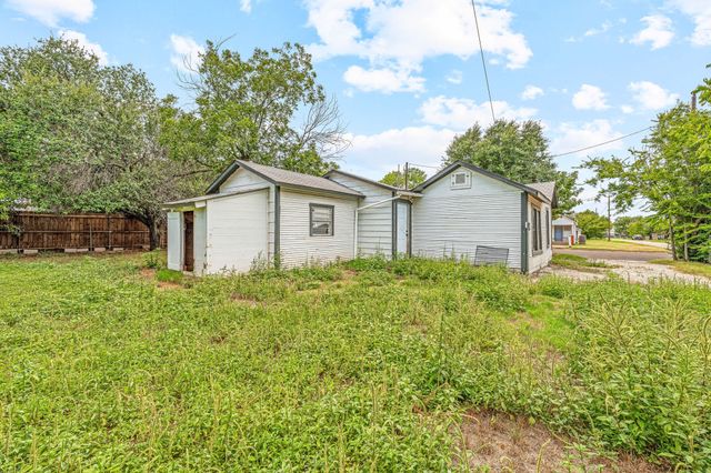 301 Gleese Street, Graham, TX 76450