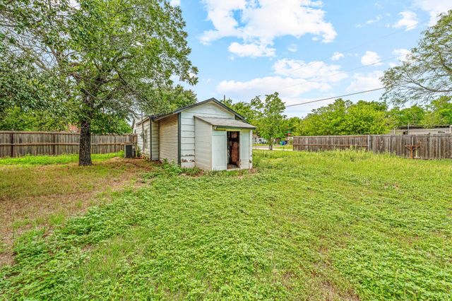 301 Gleese Street, Graham, TX 76450