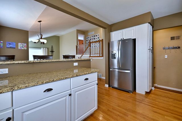 482 E PARK Avenue, Elmhurst, IL 60126