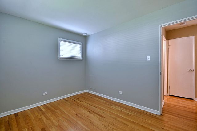 482 E PARK Avenue, Elmhurst, IL 60126