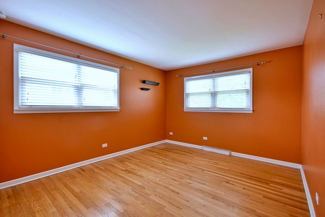 482 E PARK Avenue, Elmhurst, IL 60126