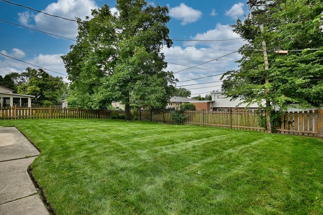 482 E PARK Avenue, Elmhurst, IL 60126