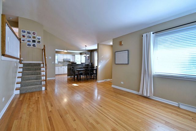 482 E PARK Avenue, Elmhurst, IL 60126