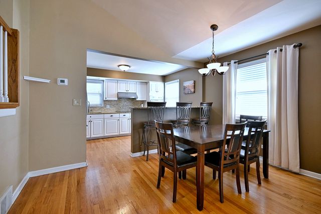 482 E PARK Avenue, Elmhurst, IL 60126