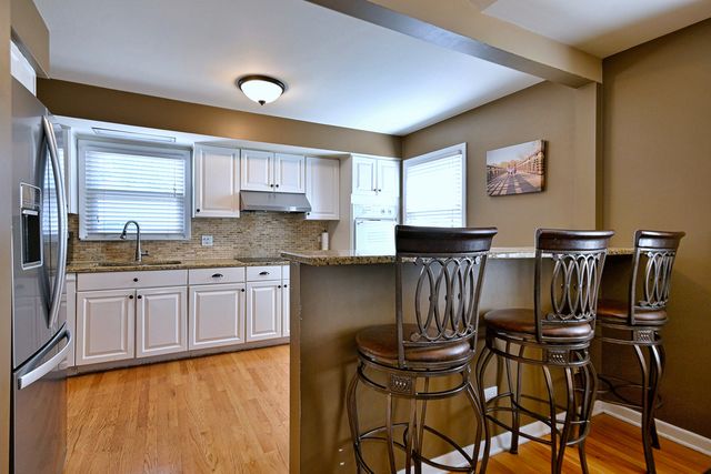 482 E PARK Avenue, Elmhurst, IL 60126