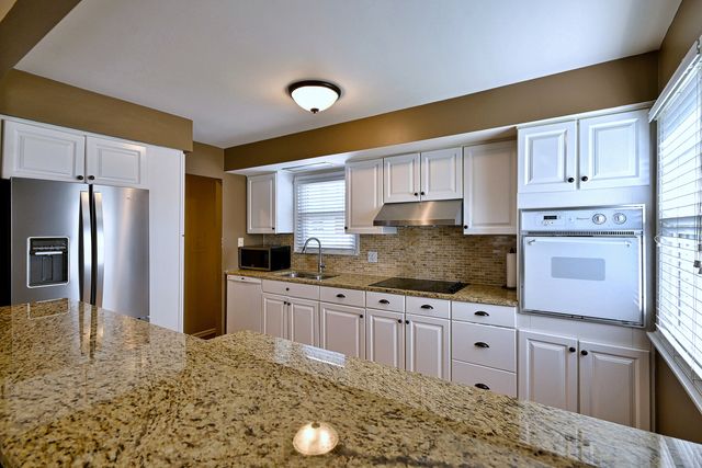 482 E PARK Avenue, Elmhurst, IL 60126