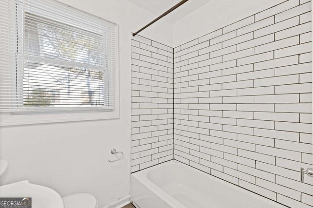 433 W Lake Avenue NW, Atlanta, GA 30318