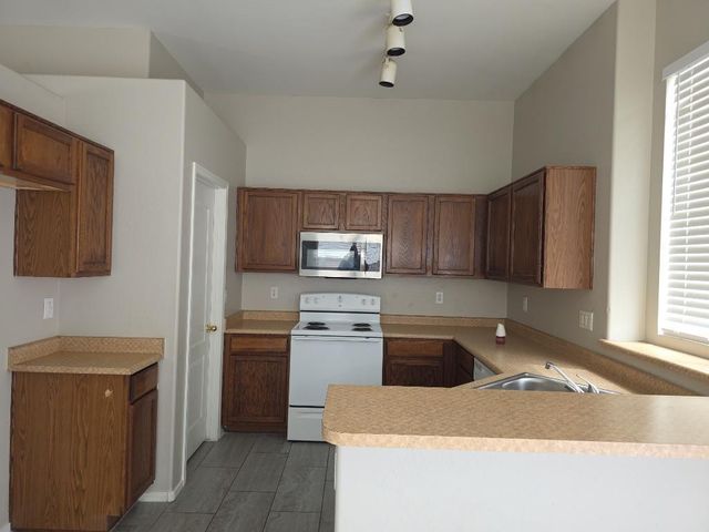 9927 W Southgate Avenue, Tolleson, AZ 85353