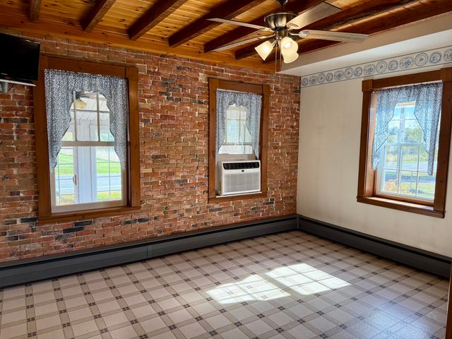 10519 US-9, Champlain, NY 12919