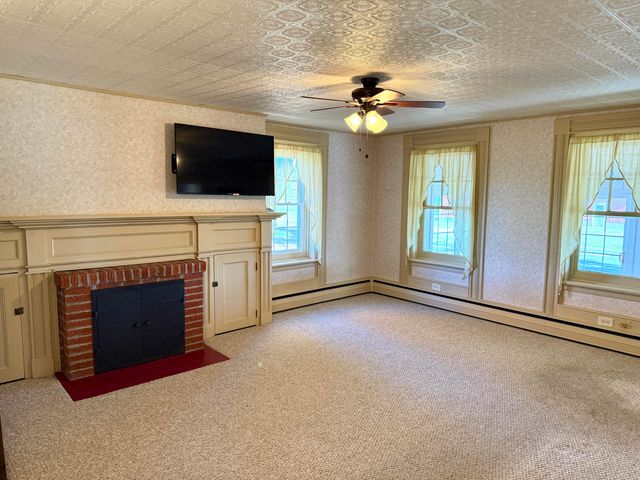 10519 US-9, Champlain, NY 12919