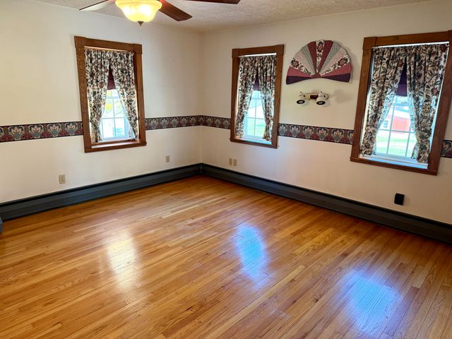 10519 US-9, Champlain, NY 12919