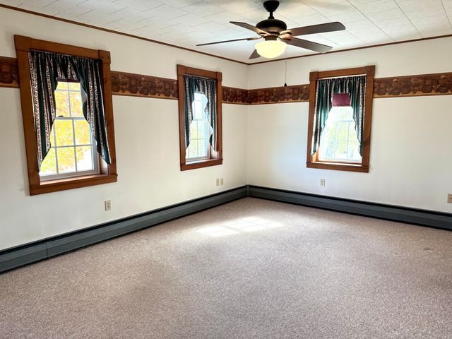 10519 US-9, Champlain, NY 12919