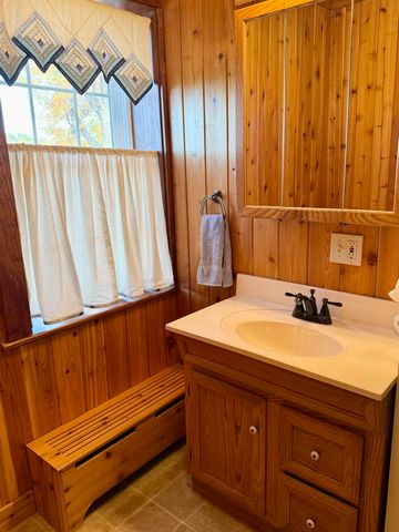 10519 US-9, Champlain, NY 12919