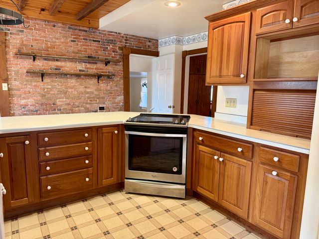 10519 US-9, Champlain, NY 12919