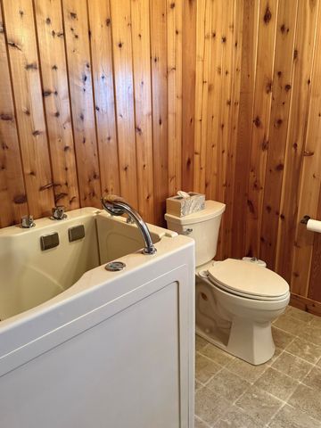 10519 US-9, Champlain, NY 12919