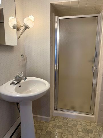 10519 US-9, Champlain, NY 12919