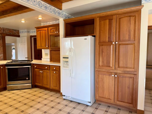 10519 US-9, Champlain, NY 12919