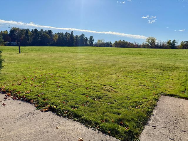 10519 US-9, Champlain, NY 12919