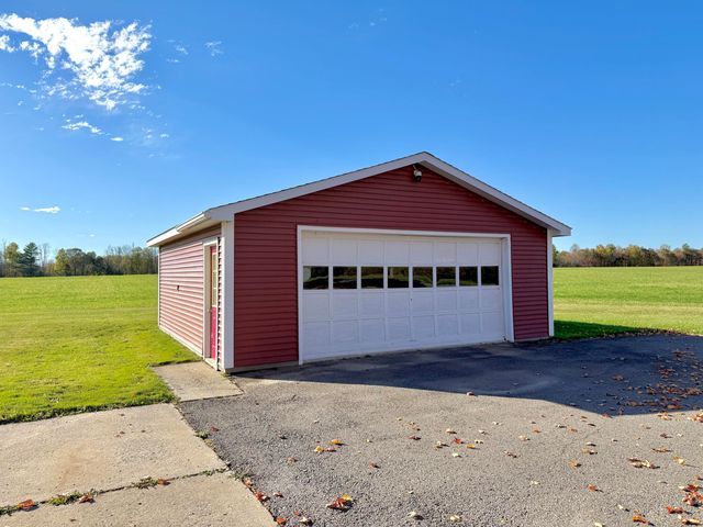 10519 US-9, Champlain, NY 12919