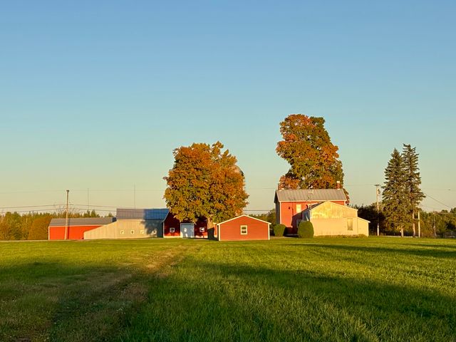 10519 US-9, Champlain, NY 12919