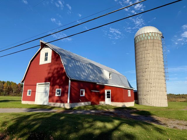 10519 US-9, Champlain, NY 12919