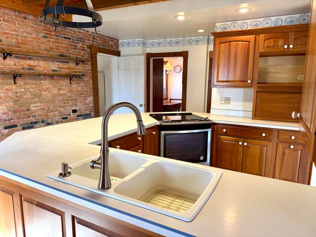 10519 US-9, Champlain, NY 12919