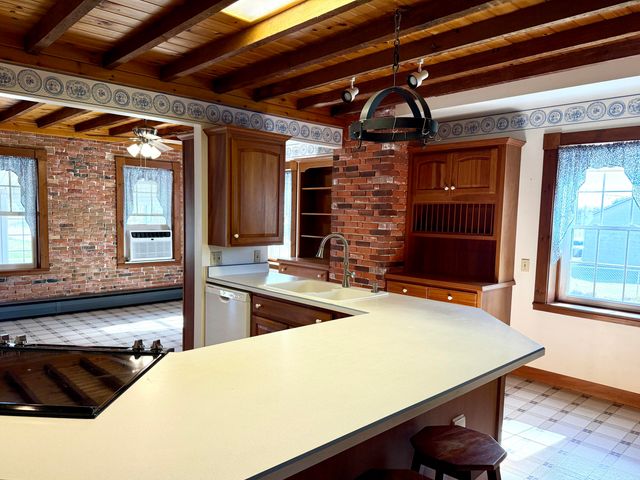 10519 US-9, Champlain, NY 12919