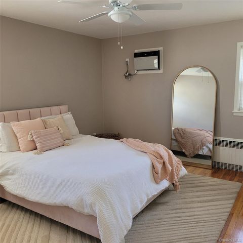 20 Edmund Street 2, Lynbrook, NY 11563