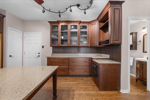 1006 Chesterwood Drive, Pearland, TX 77581